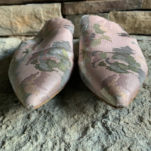 GUESS slide on flats mules - Picture 6 of 9